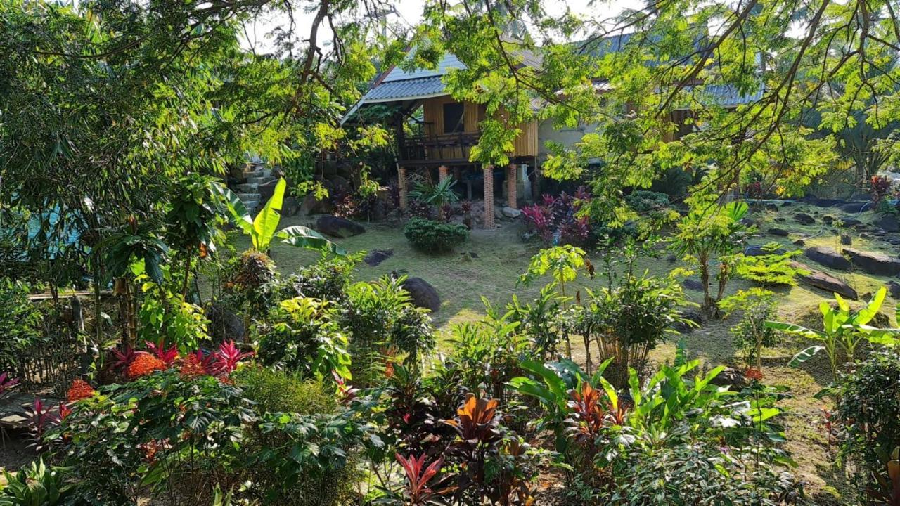 Wooden Hut Koh Kood Hotel Ko Kut Exterior photo