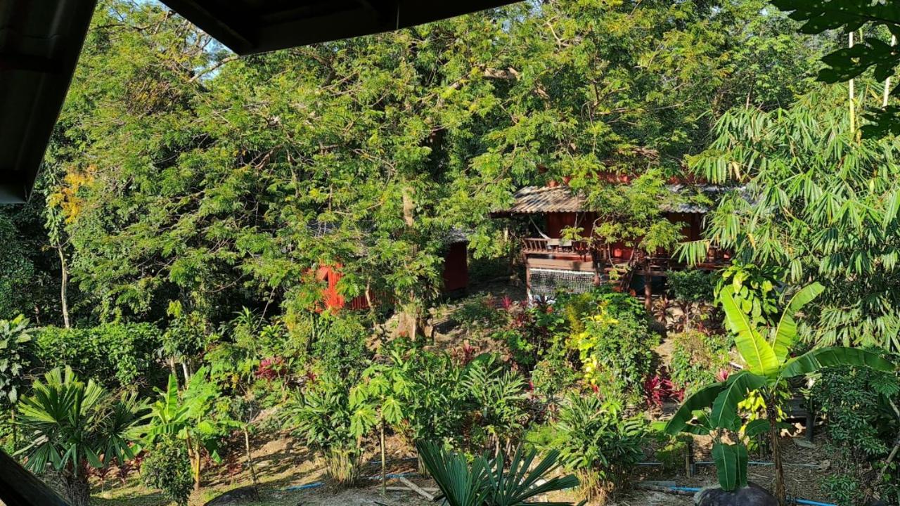 Wooden Hut Koh Kood Hotel Ko Kut Exterior photo