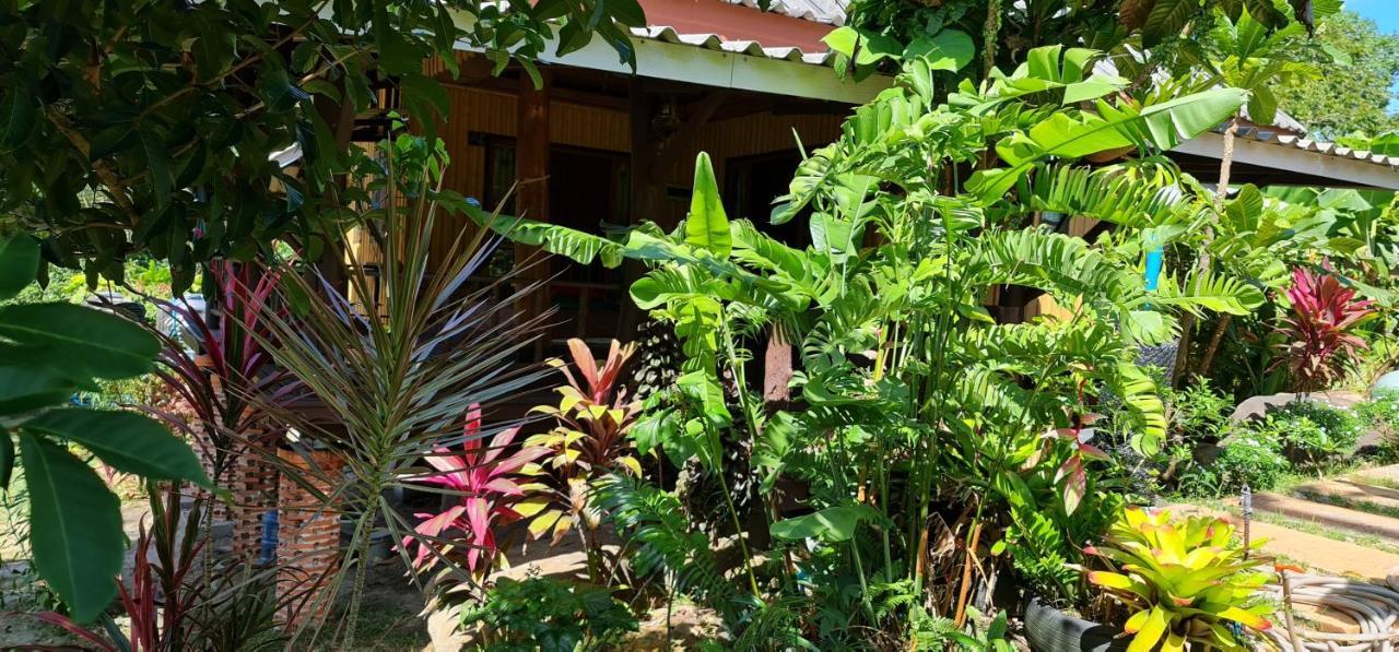 Wooden Hut Koh Kood Hotel Ko Kut Exterior photo